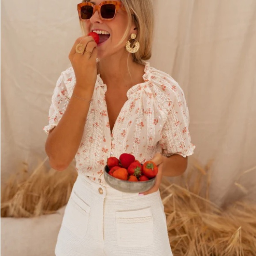Easy Clothes Ercu Embroidered Carine Blouse S/M